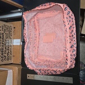 Travel set of laundry/organizer bags